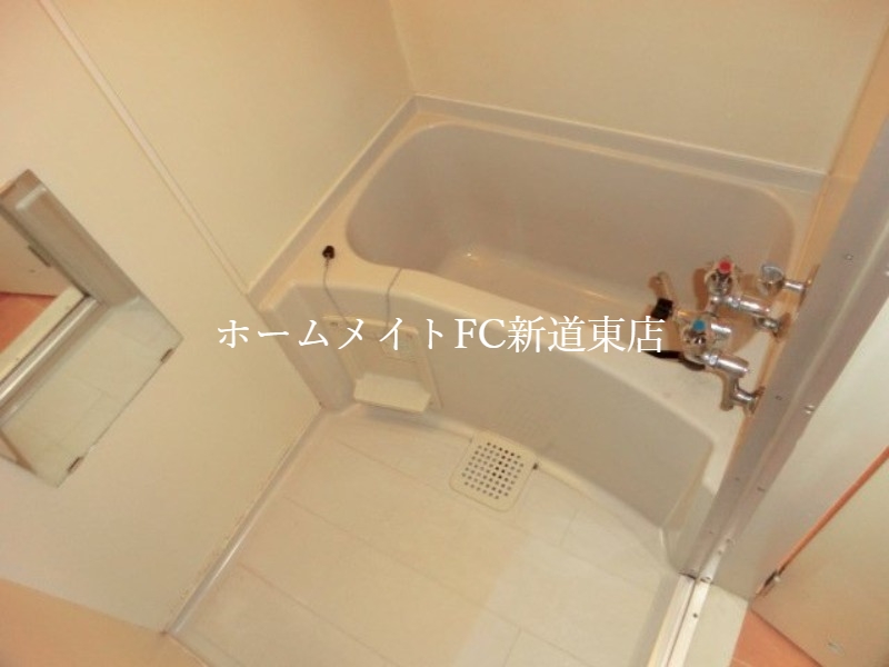 バス・シャワールーム　バス