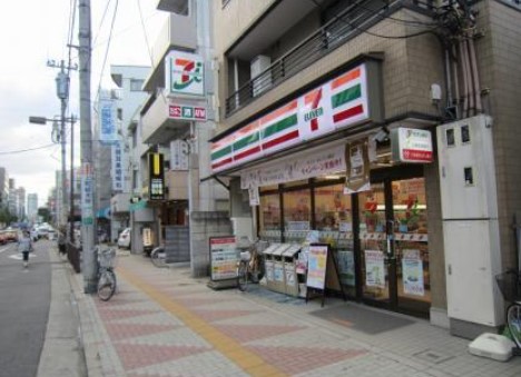 コンビニ　セブンイレブン新大塚駅前店（コンビニ）まで236m