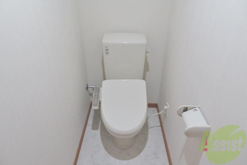トイレ　温水機能のトイレで毎日快適に使用できますね。