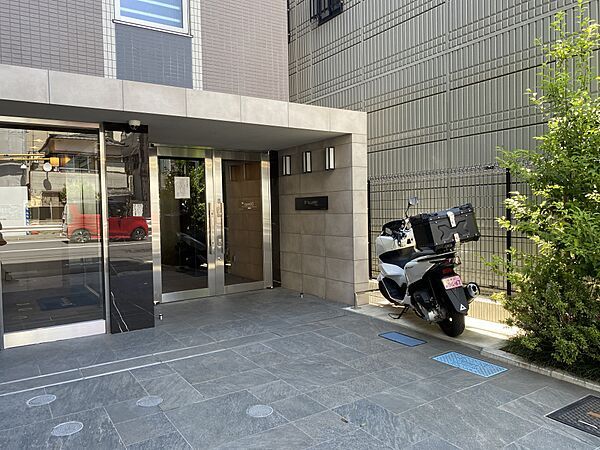 エントランス　清潔なエントランスです
