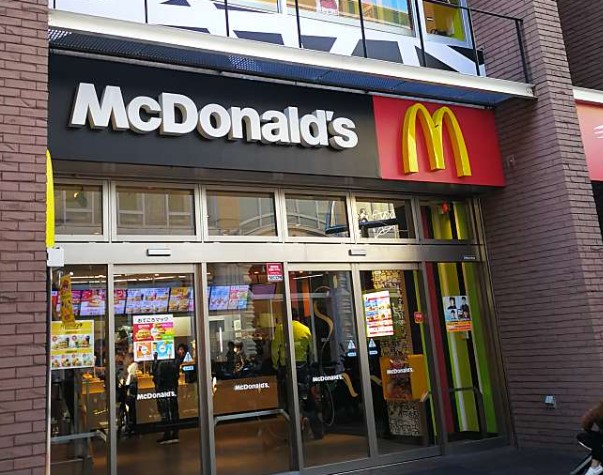 飲食店　マクドナルド 伊勢佐木町店（飲食店）まで696m