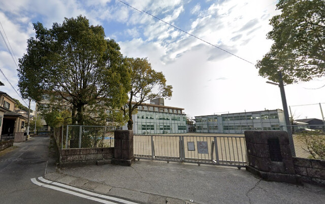小学校　鹿児島市立西谷山小学校（小学校）まで685m