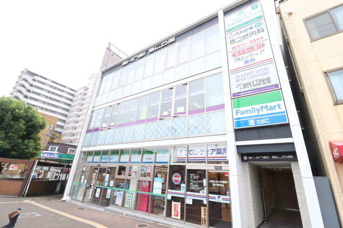 コンビニ　ファミリーマート（コンビニ）まで160m