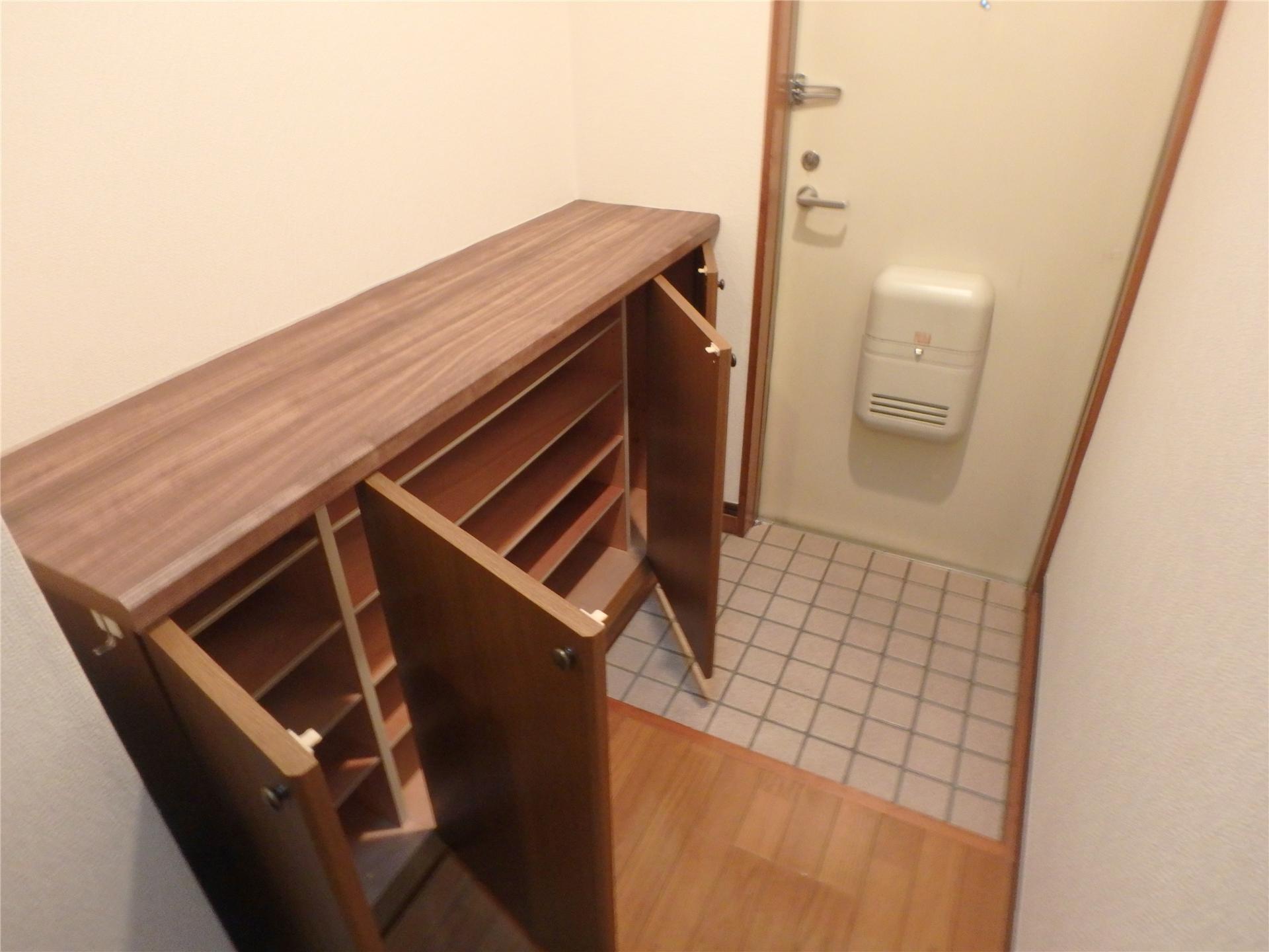 玄関　シューズボックス付きの玄関です(別部屋参考写真)