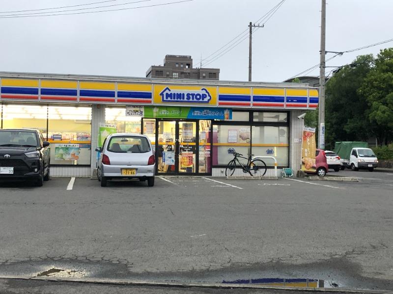 コンビニ　ミニストップ 県立図書館前店（コンビニ）まで664m