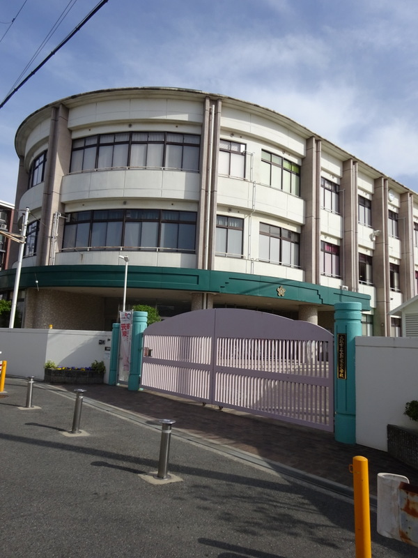 小学校　大阪市立三軒家西小学校（小学校）まで384m