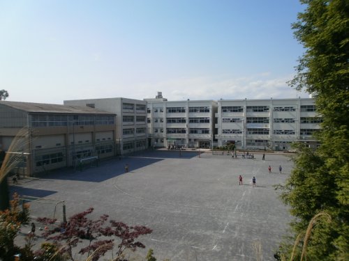 小学校　横浜市立三保小学校（小学校）まで850m