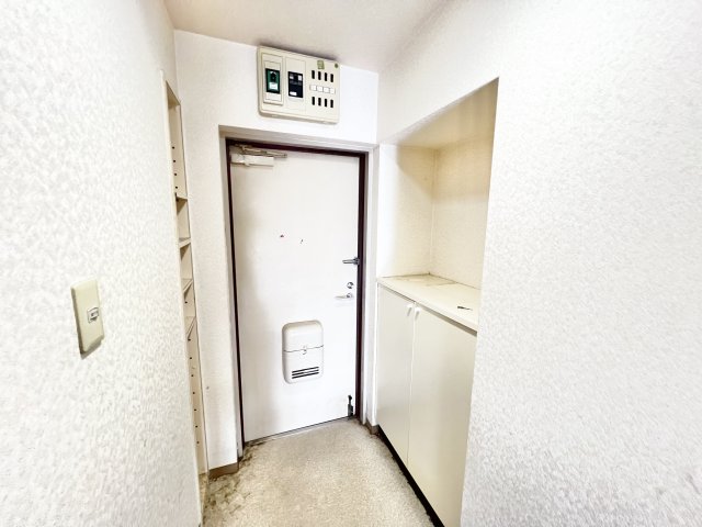 玄関　※別部屋参考写真
