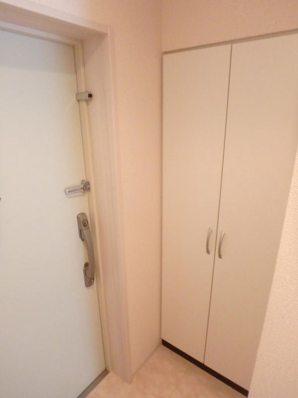 玄関　トールタイプのシューズボックス完備