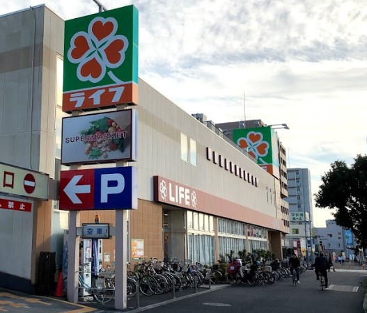 スーパー　（株）ライフコーポレーション／六町駅前店（スーパー）まで552m
