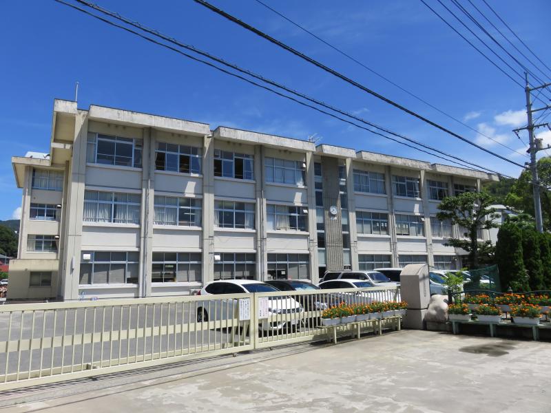 小学校　牧石小学校（小学校）まで1404m