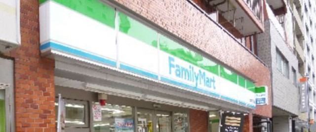コンビニ　ファミリーマート勝どき駅前店（コンビニ）まで572m