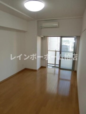 その他部屋・スペース　開放的な寝室です