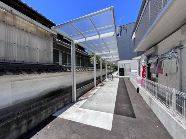 その他共有部分　雨の日でも安心の屋根付き駐輪場♪