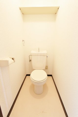 トイレ　※別部屋のお写真で、現況優先と致します。