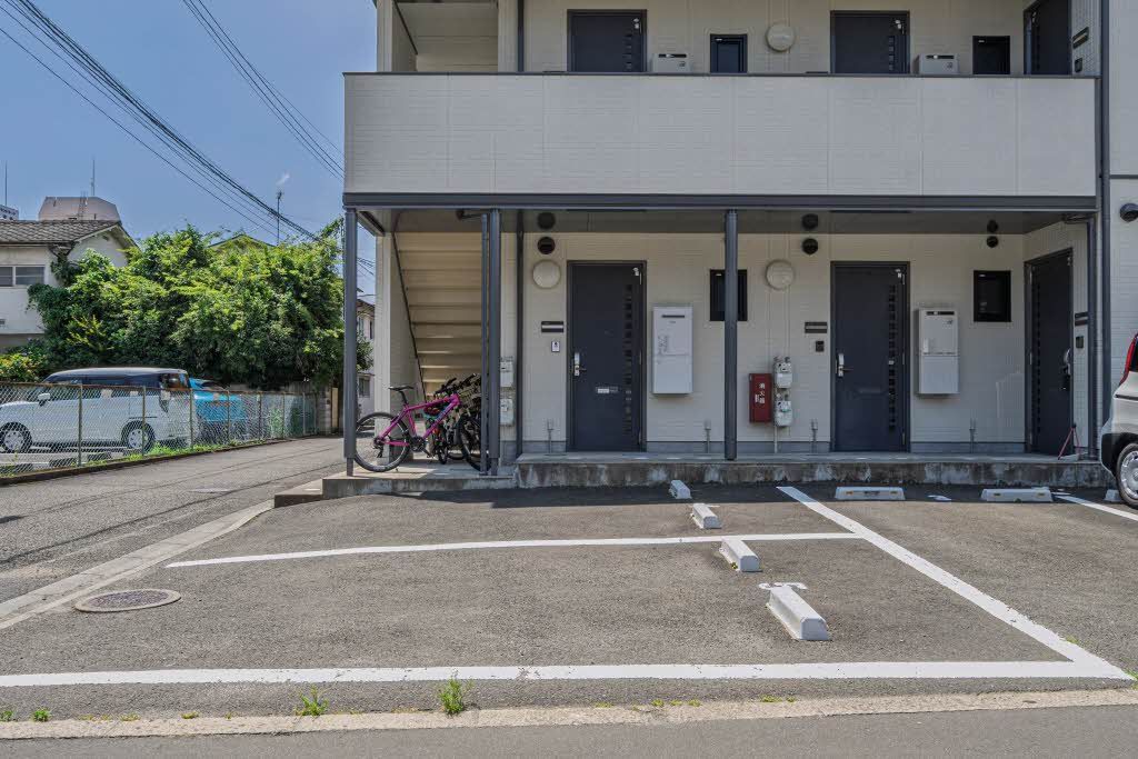 建物外観　駐車場