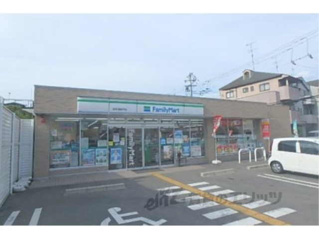 コンビニ　ファミリーマート四条梅津店（コンビニ）まで500m