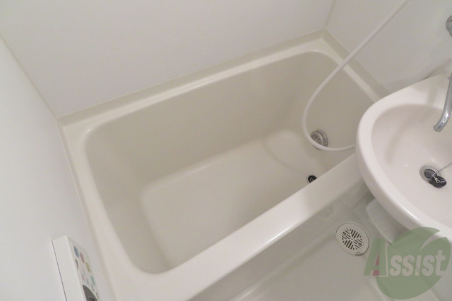 バス・シャワールーム　お風呂も足伸ばせてゆっくりできますね。