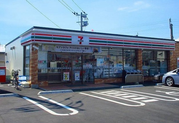 コンビニ　セブンイレブン（コンビニ）まで650m