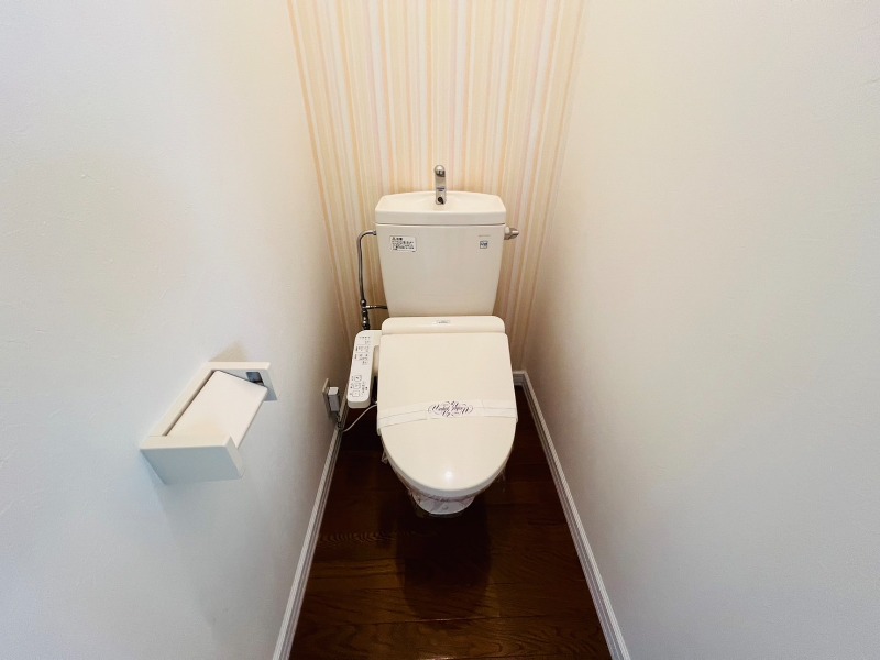 トイレ　暖かい雰囲気のトイレです