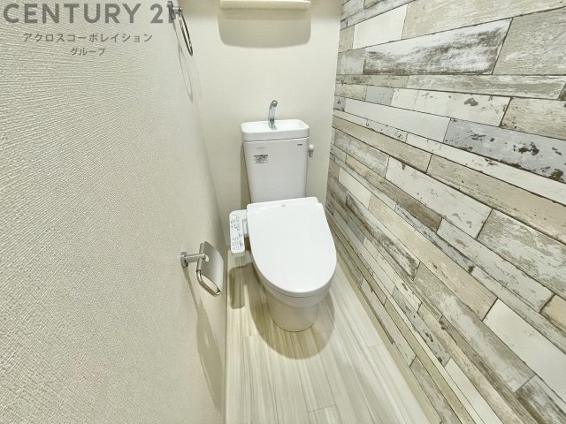 トイレ　温水洗浄便座付きのトイレです♪