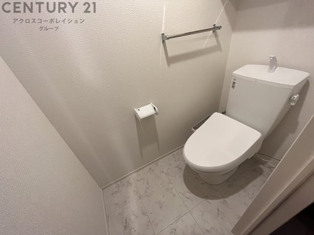 トイレ　温水洗浄便座付きのトイレです♪