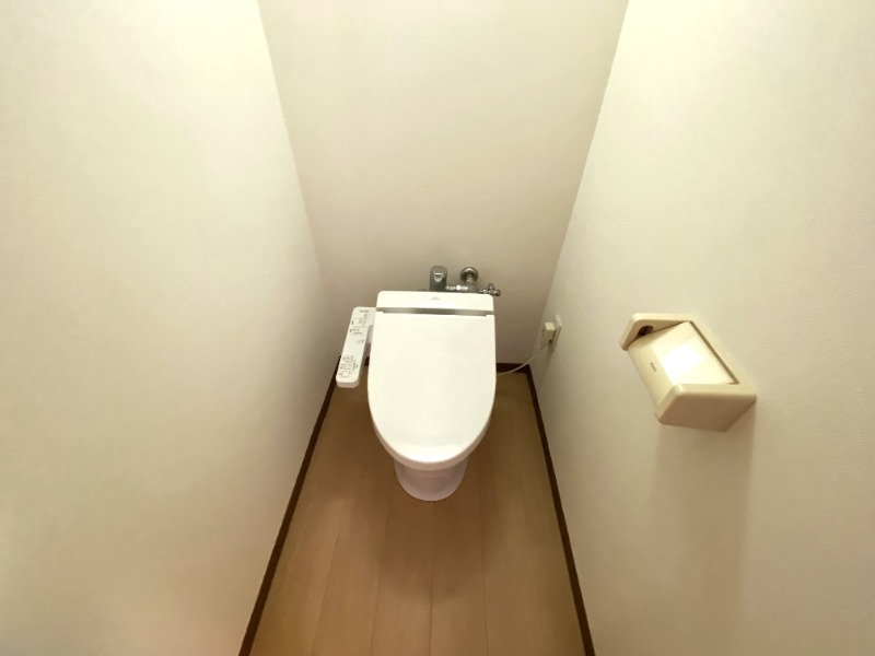 トイレ　温水洗浄暖房便座です！