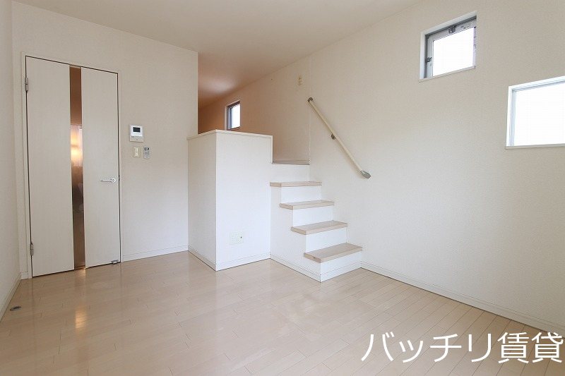 居室・リビング　画像は同型タイプの為、現状を優先致します。