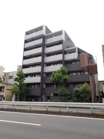 建物外観　鉄筋コンクリート造のがっちりとした建物。