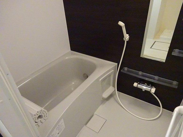 バス・シャワールーム　あると嬉しい追い焚き機能付です。（同建物別部屋の写真）