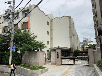 中学校　上町中学校（中学校）まで388m