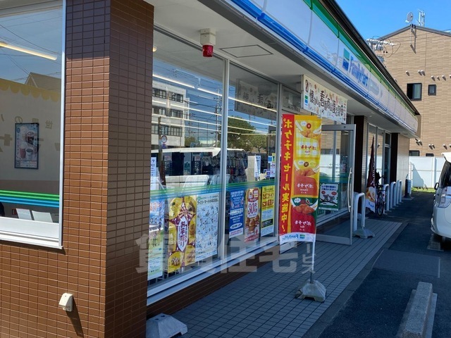 コンビニ　ファミリーマート　中村公園北口（コンビニ）まで305m