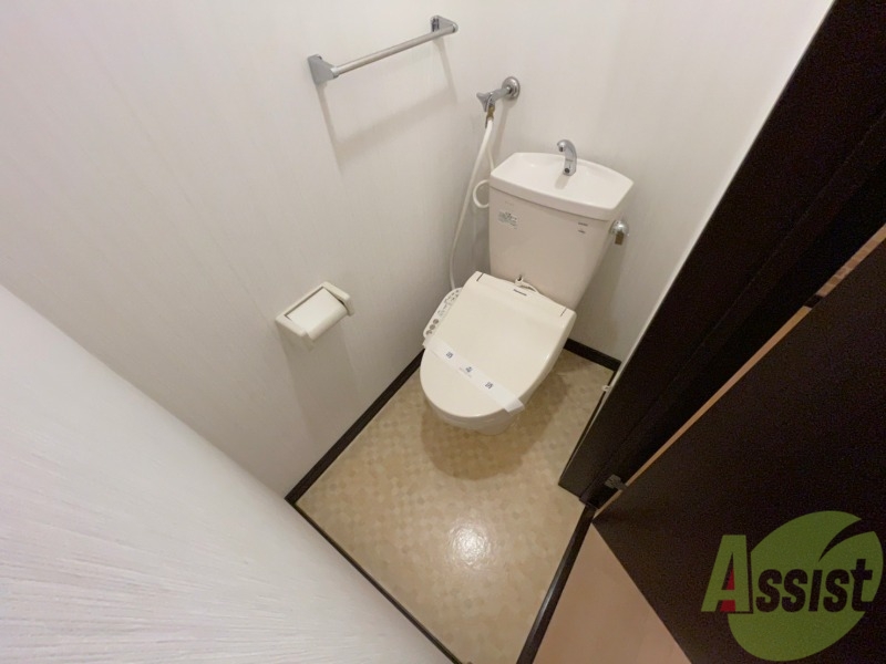 トイレ　ウォシュレット機能がついたトイレです。安心して使用できます。