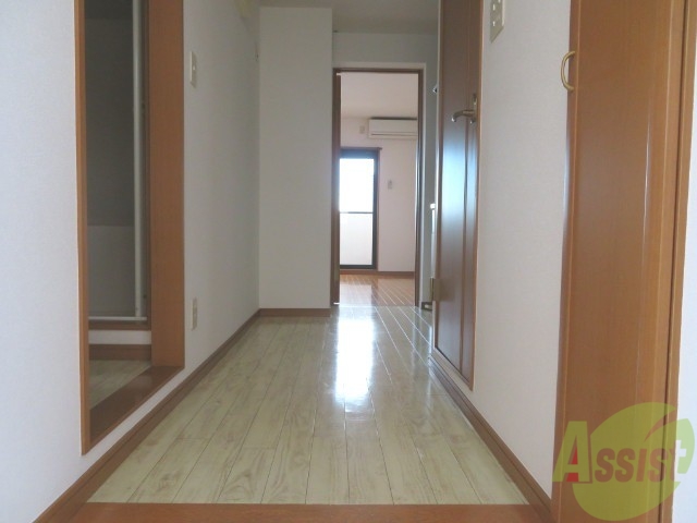 玄関　玄関から撮影しました。毎日の出入りはこちらから。