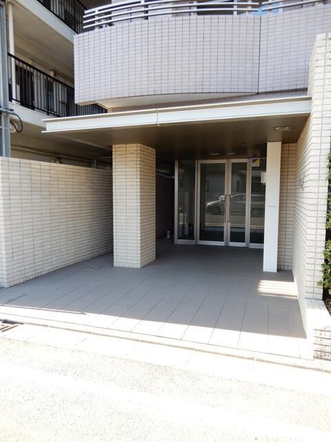 エントランス　オートロック付きです