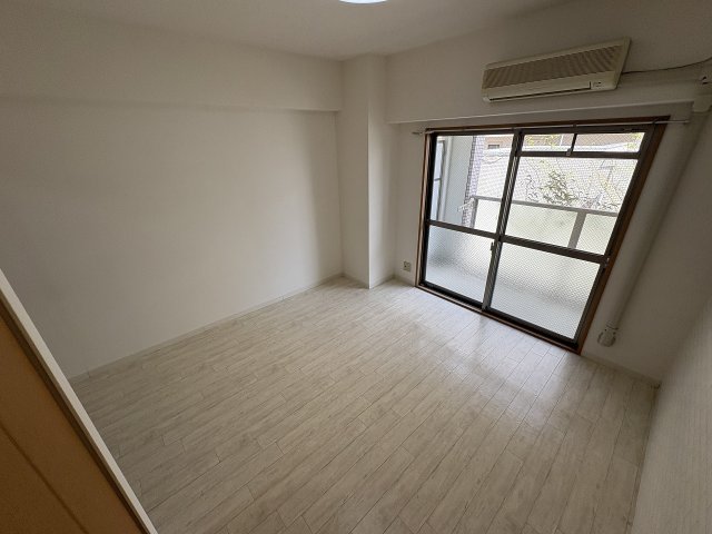 その他部屋・スペース　開放的な寝室です