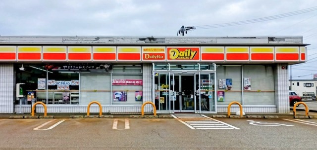 コンビニ　デイリーヤマザキ柏崎駅前1丁目店（コンビニ）まで245m