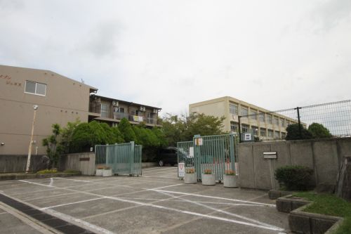 中学校　長坂中学校（中学校）まで435m