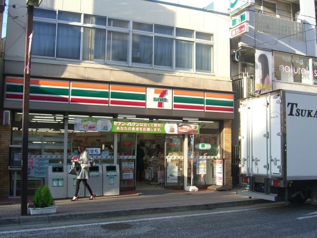 コンビニ　セブンイレブン（コンビニ）まで780m