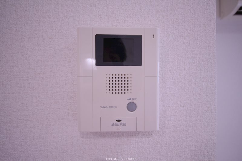 セキュリティ　TVモニター付インターホンで来訪者の顔が確認できます。