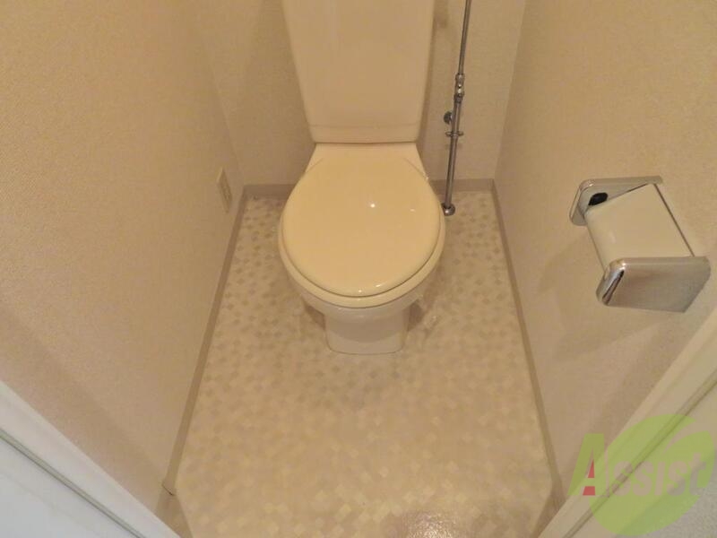 トイレ　広々としたトイレです。ゆっくりと用を足す事ができますね。
