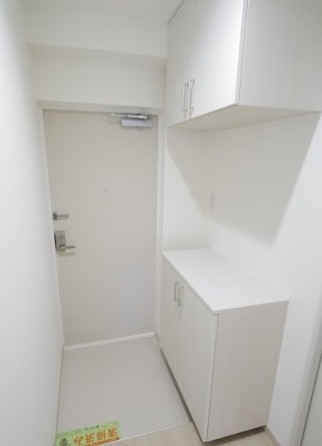 玄関　※同物件、別部屋の写真です。