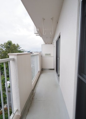 バルコニー　※同物件、別部屋の写真です。