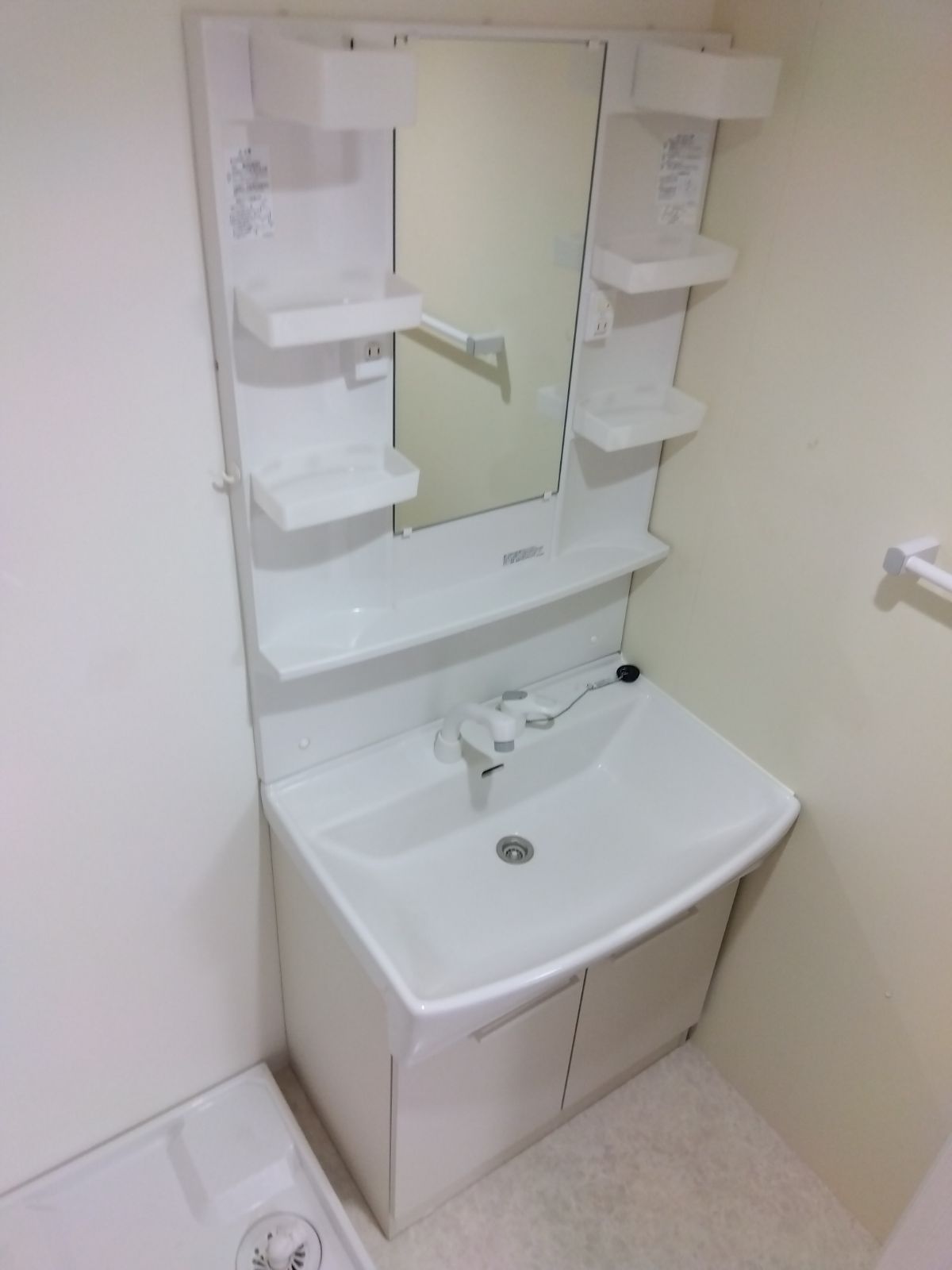 洗面設備　※同物件、別部屋の写真です。
