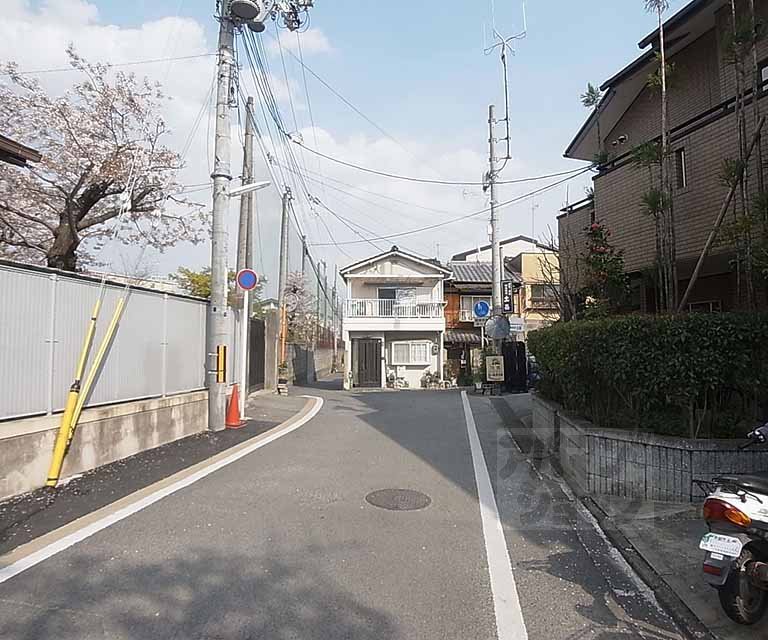 その他　前面道路です。