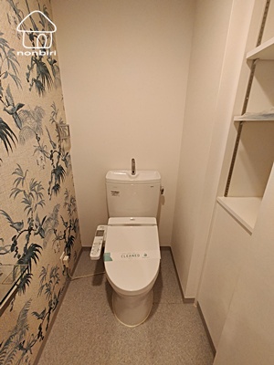 トイレ　温水洗浄便座もついています