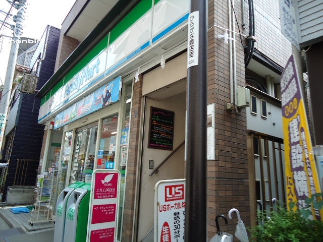 コンビニ　ファミリーマート横浜元町店（コンビニ）まで529m