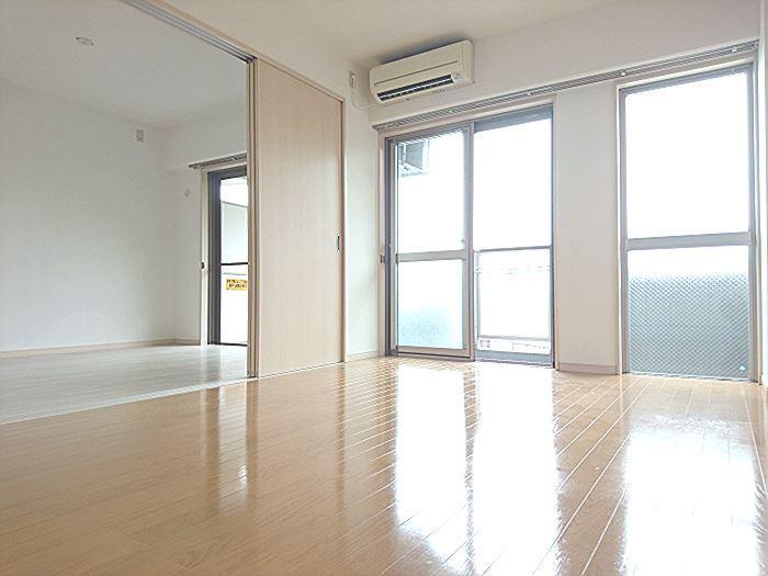 居室・リビング　開放感のあるゆったりとしたお部屋です♪