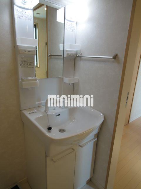 洗面設備　キレイな洗面台なので気持ちがいいですね。