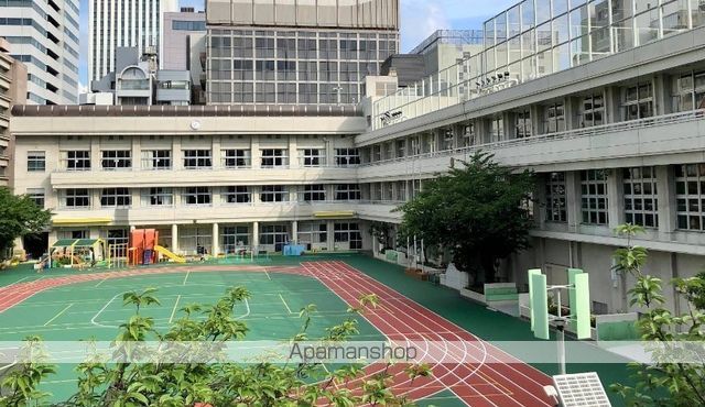 小学校　京橋築地小学校（小学校）まで238m